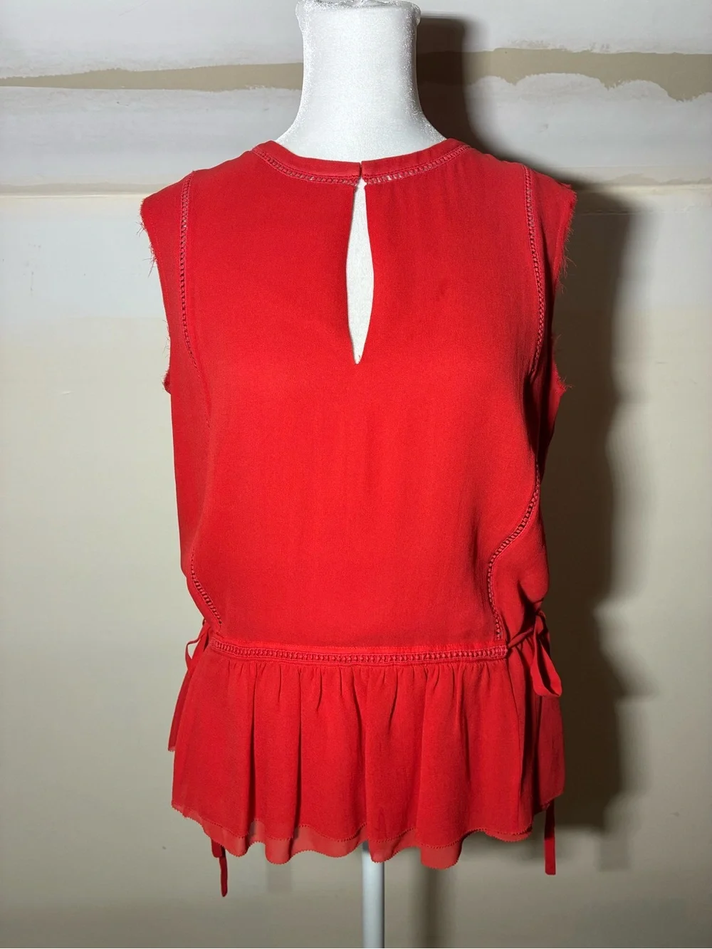 Tory Burch Red Sleeveless Peplum Blouse Keyhole Neck 100% Silk Top size 4